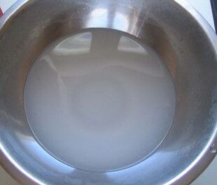 Les sodas divorcés par une casserole d'eau